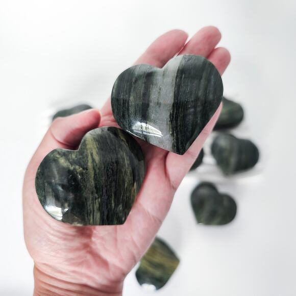 Green Rabbit Hair Quartz Heart Crystal Carving Healing Crystal - Picture 10 of 10